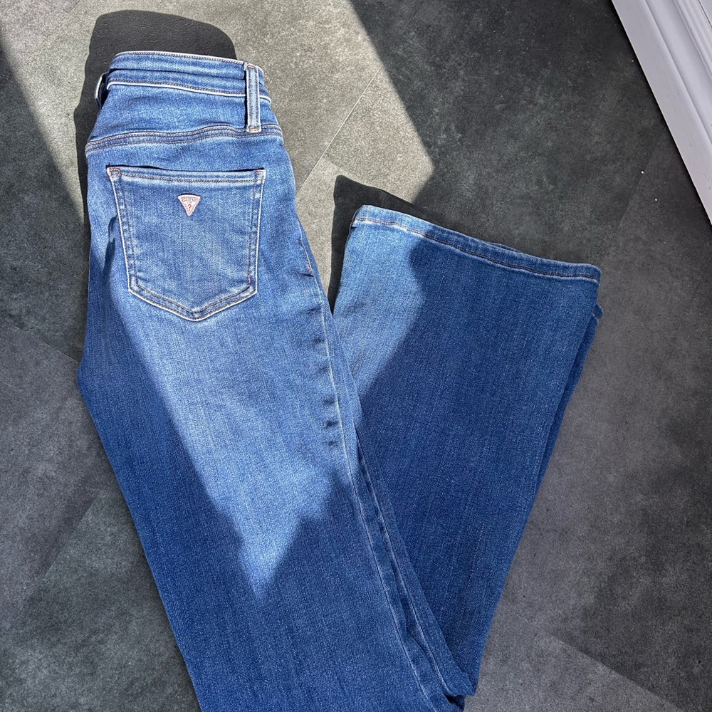 3/90$🛒✨Guess Women's Classic Blue Flare Jeans